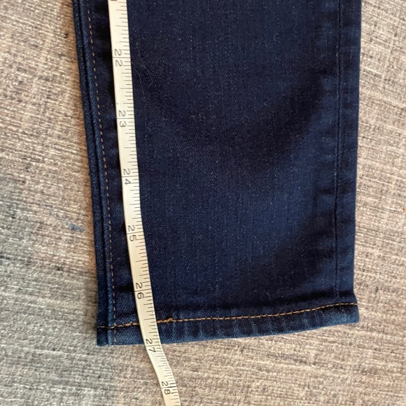 711 Levi’s Skinny Jeans - Picture 3 of 4